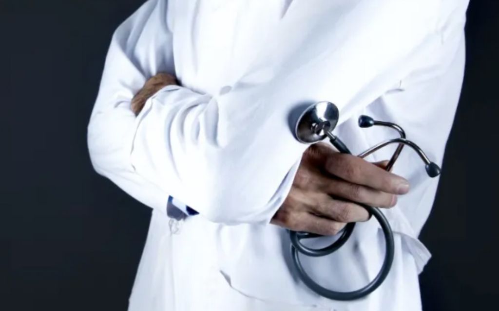 Denuncian intento de “criminalizar” a médicos que recurran a objeción de conciencia en México