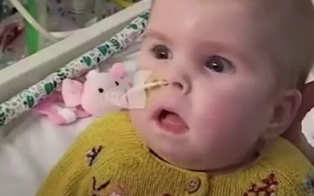 Justicia británica autoriza retirar el soporte vital a Indi Gregory, niña enferma de 8 meses