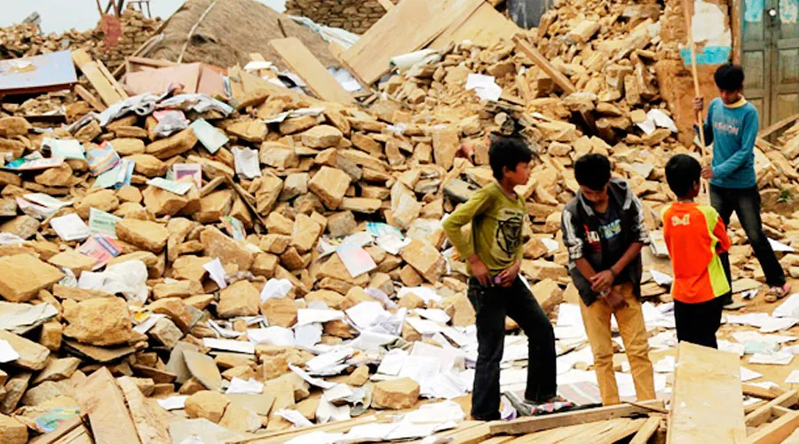 Terremoto en Nepal deja 157 muertos: piden oraciones por los afectados