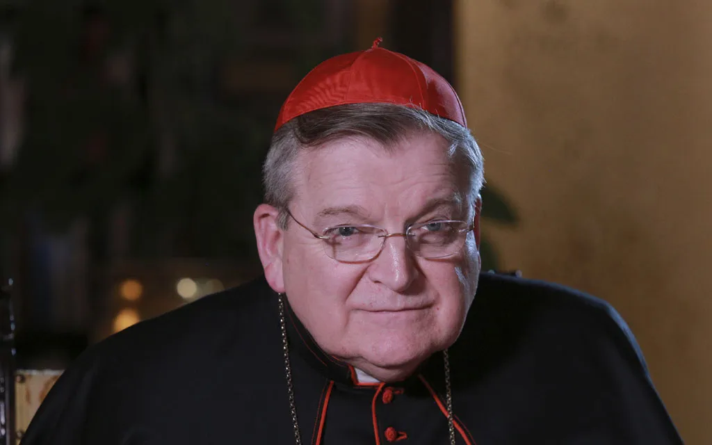 ¿Quién es el Cardenal Raymond Burke y por qué el Papa lo dejaría sin residencia ni salario?