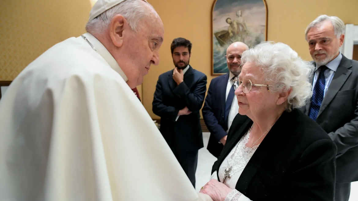 El Papa recibe en el Vaticano a la hermana de Jacques Hamel, sacerdote mártir asesinado por islamistas