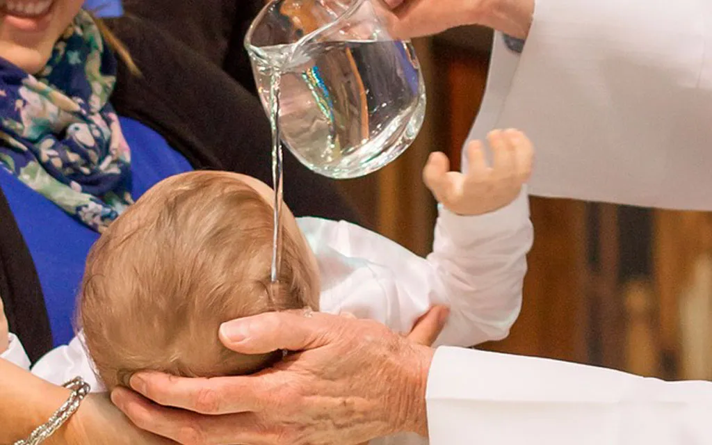 Obispo suspende por 3 años la designación de padrinos de Bautismo y Confirmación