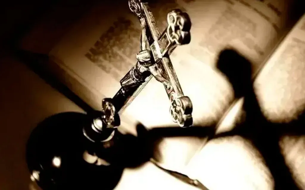 “Las 6 puertas del enemigo”: Exorcista y doctor en teología impartirá curso online