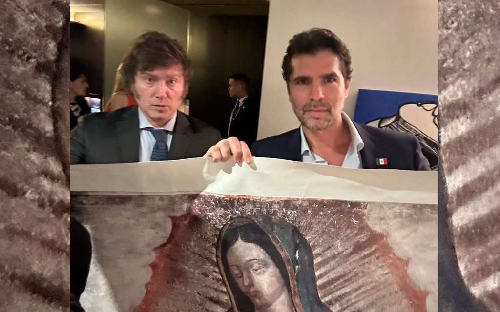 Eduardo Verástegui regala a Milei, presidente de Argentina, una imagen de la Virgen de Guadalupe