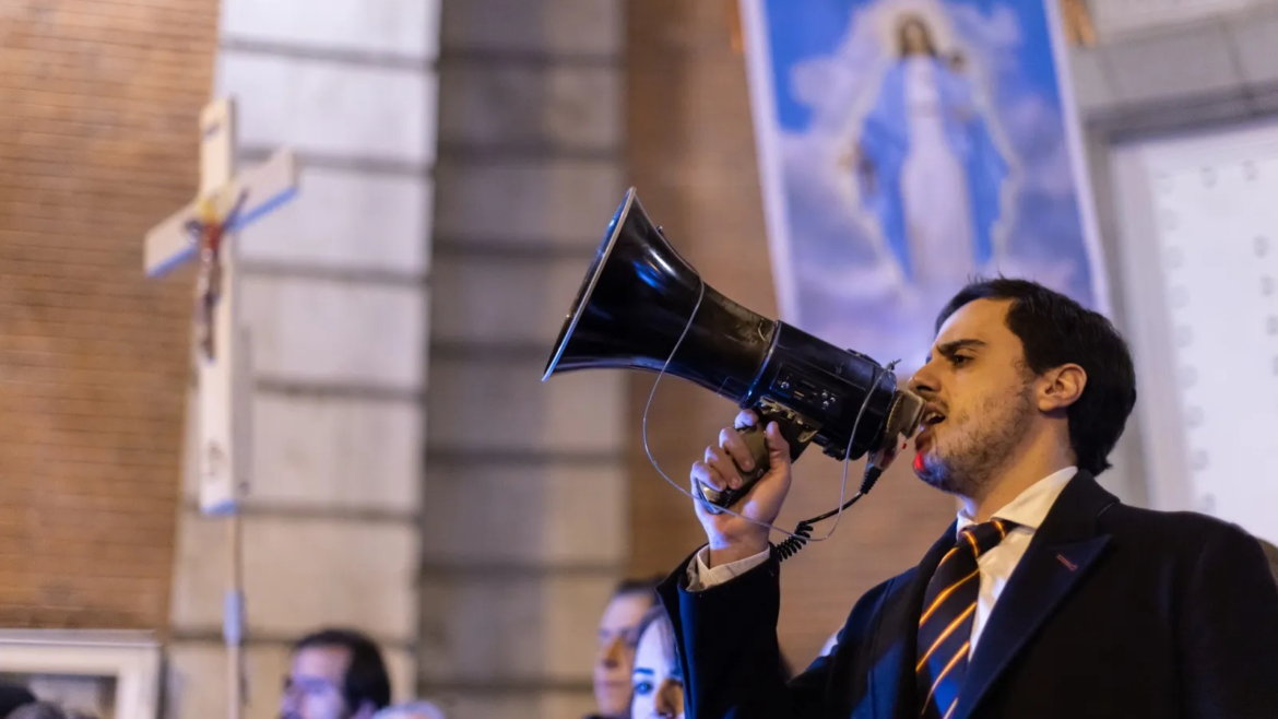 Joven explica por carta al Cardenal Omella por qué se convoca a rezar el Rosario por España