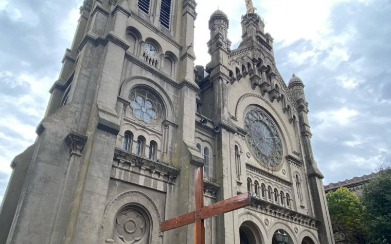 Delincuentes provocan daños para robar en histórica basílica de Buenos Aires