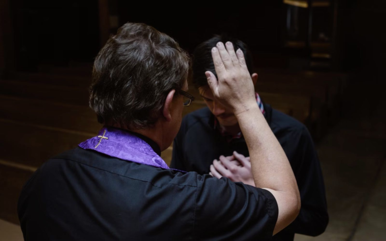 Mons. Munilla: Se bendice a los pecadores, no a su pecado