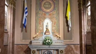 Con imágenes de la Virgen y santos levantan Altar de la Patria en Uruguay