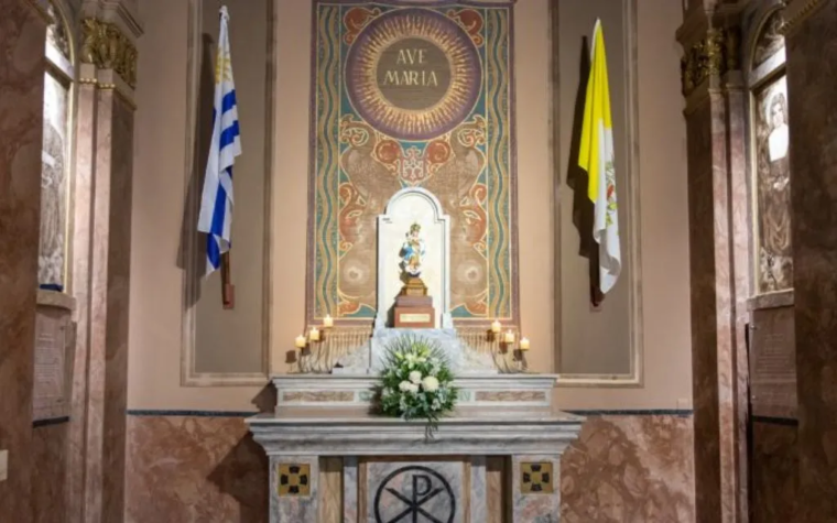 Con imágenes de la Virgen y santos levantan Altar de la Patria en Uruguay
