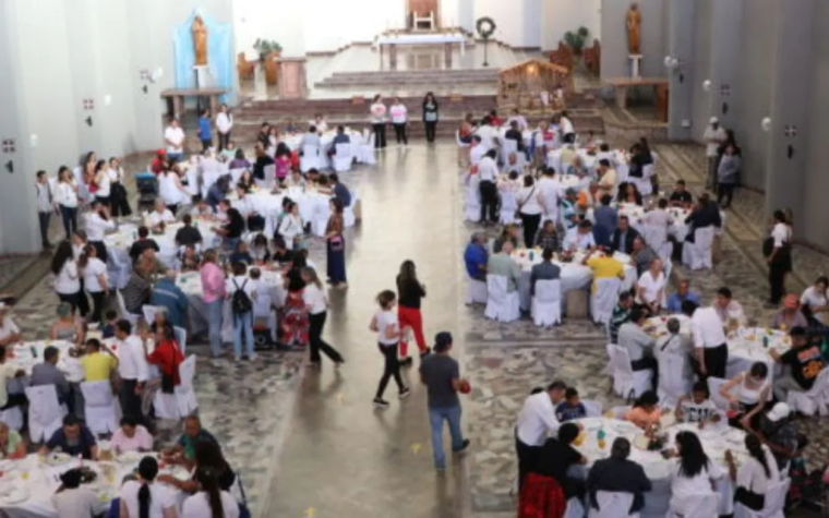 Una nueva edición de “Navidad de Ñuble” ofrece la cena a personas de la calle 