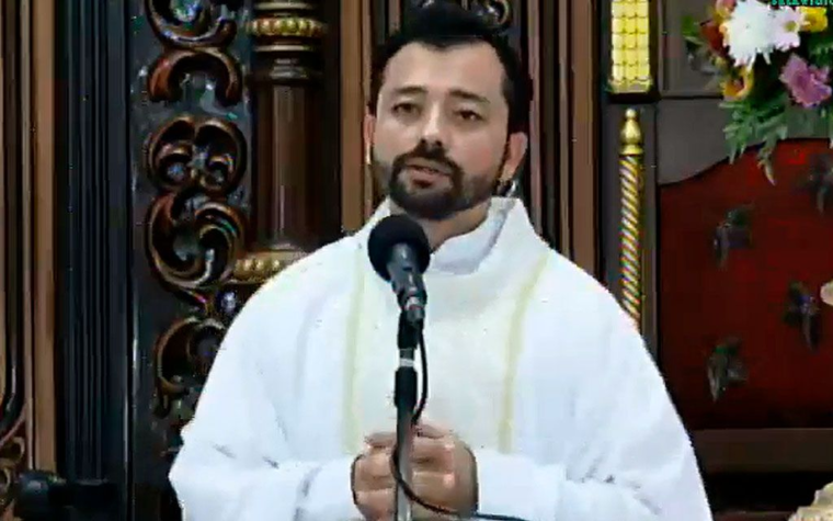 En vísperas de Navidad detuvieron a sacerdote por pedir en Misa por Obispo Álvarez
