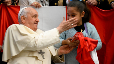 El Papa Francisco aconseja a los jóvenes no sacrificar su juventud por placeres superficiales