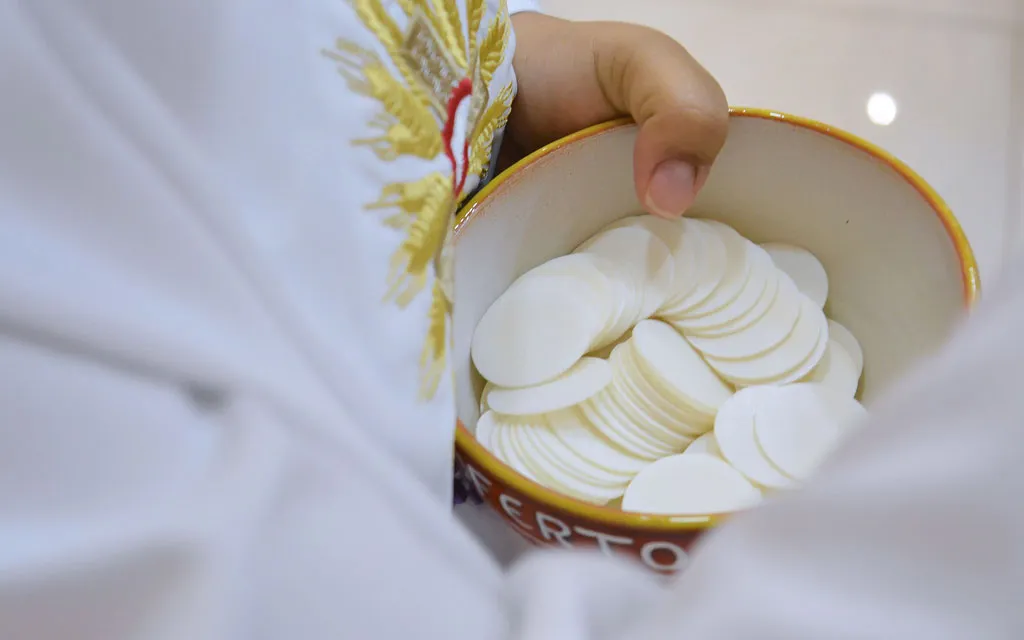 Sacerdotes responden a “vidente” que anima a usar la Eucaristía en rituales de “purificación”