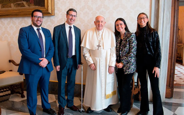 El Papa Francisco recibe a miembros de Mundo Cristiano, revista española dirigida a las familias
