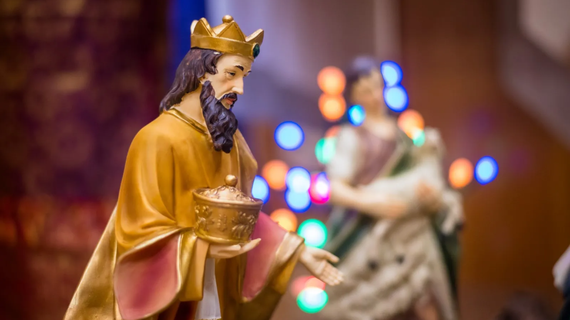 Denuncian el reparto de agendas escolares con lenguaje obsceno en cabalgata de Reyes Magos