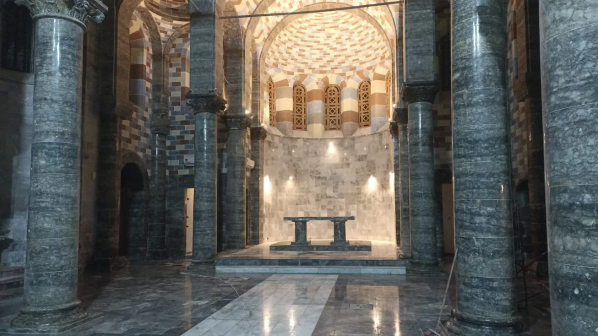 Iglesia católica en Irak completamente restaurada tras atentado yihadista hace 10 años