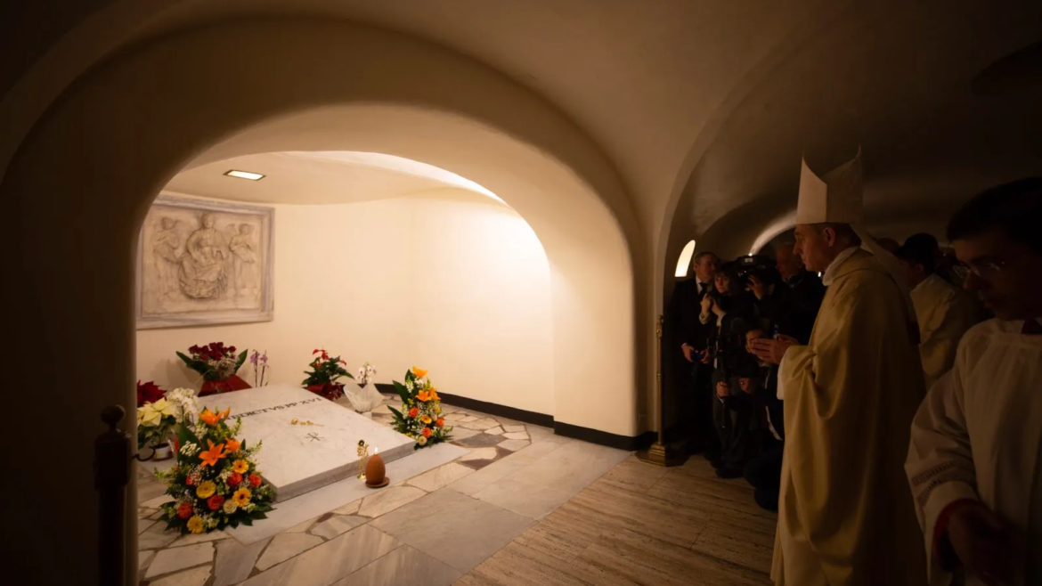 Mons. Gänswein celebró la Misa por el primer año de la muerte de Benedicto XVI en la Basílica de San Pedro