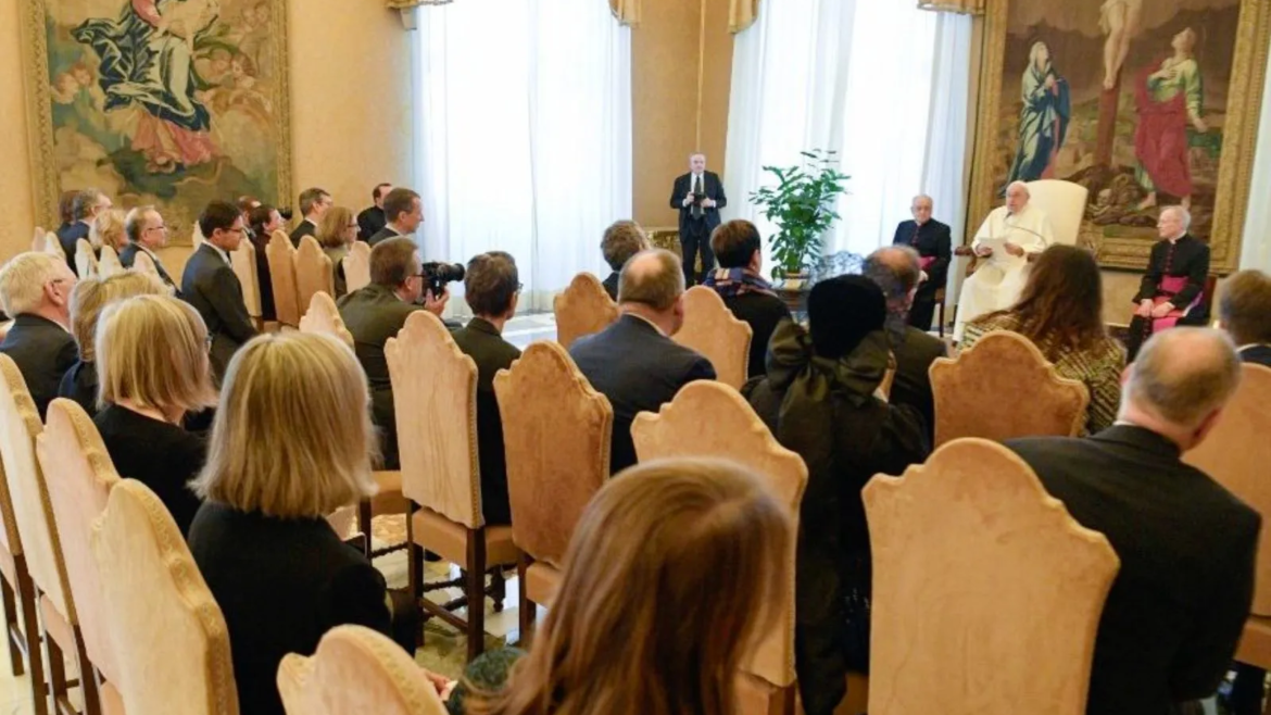 Papa Francisco: Comunicadores católicos no pueden ser “neutrales” sobre el mensaje que transmiten