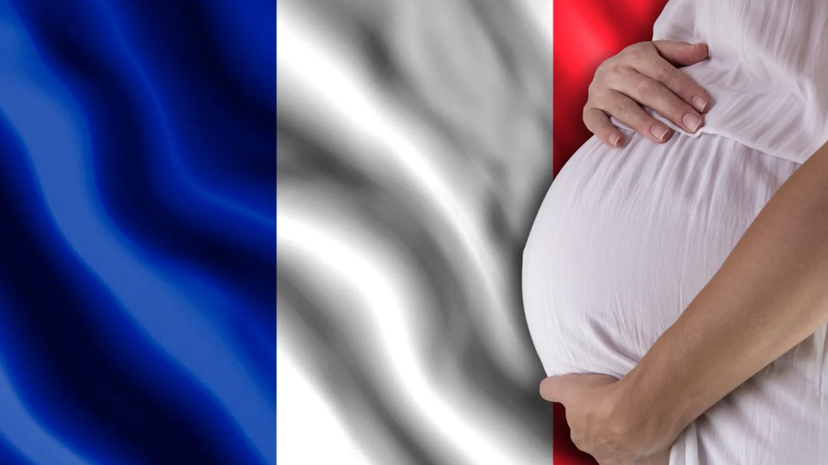 El aborto es un “derecho” en la Constitución de Francia: ¿Ahora qué?