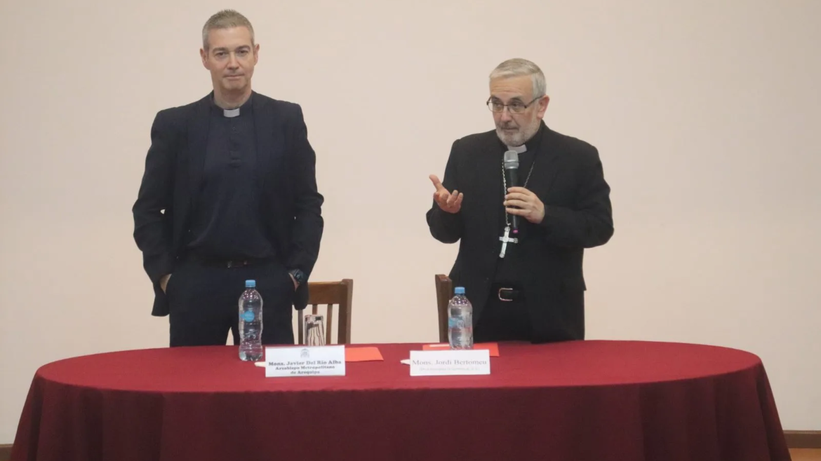 Oficial del Vaticano dicta conferencias sobre prevención de abusos en Arequipa, Perú