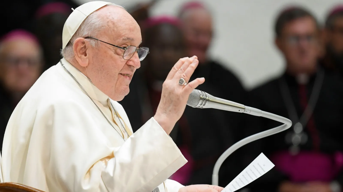 El Papa Francisco pide erradicar situaciones que permiten los abusos escudándose en el poder