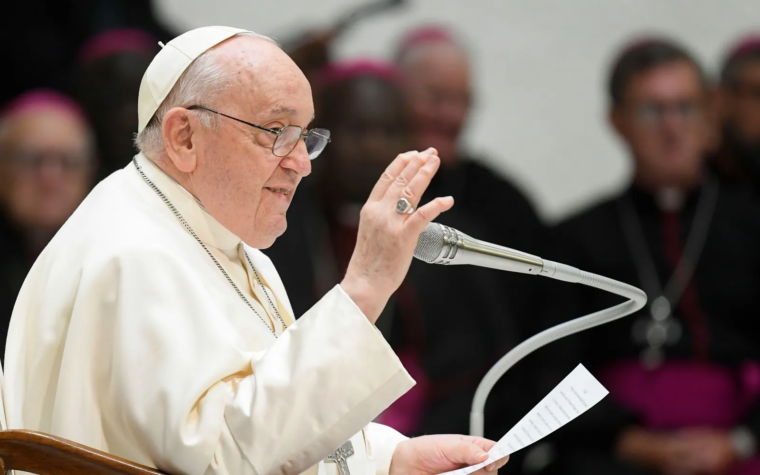 El Papa Francisco pide erradicar situaciones que permiten los abusos escudándose en el poder