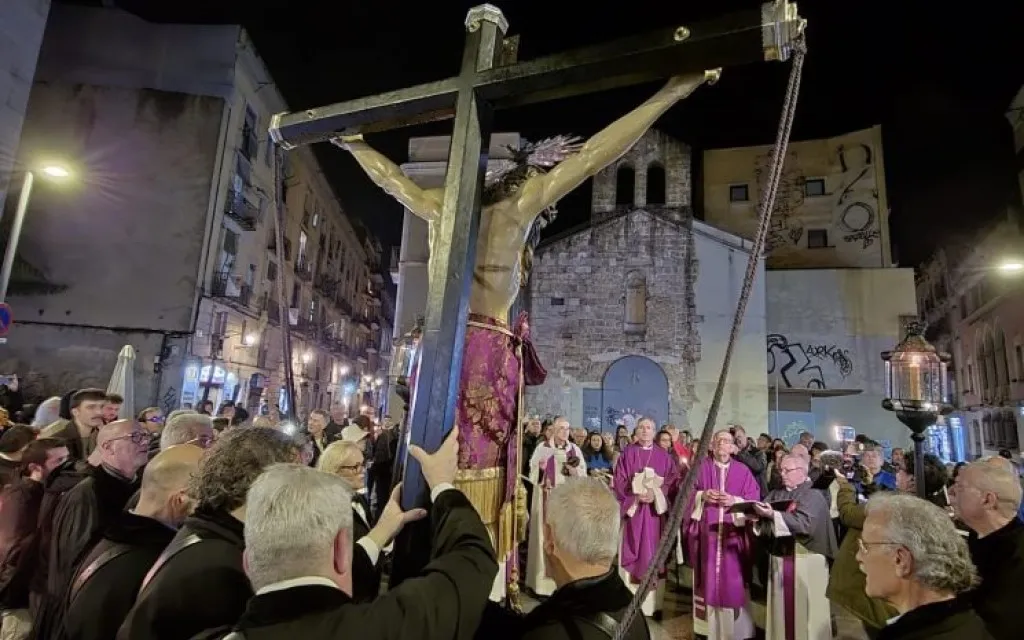 Día mundial del agua: La lluvia volvió a Barcelona tras rezar una novena al Cristo de la Sangre
