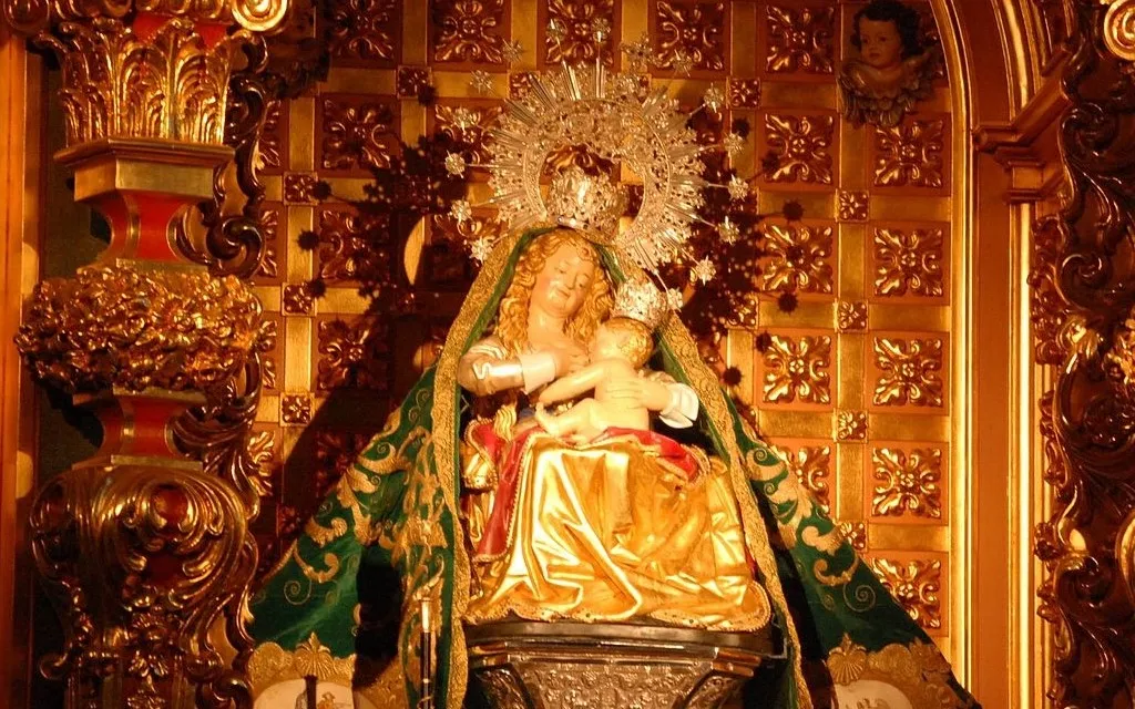 Roban las coronas de la Virgen María y el Niño Jesús en catedral española en Domingo de Ramos