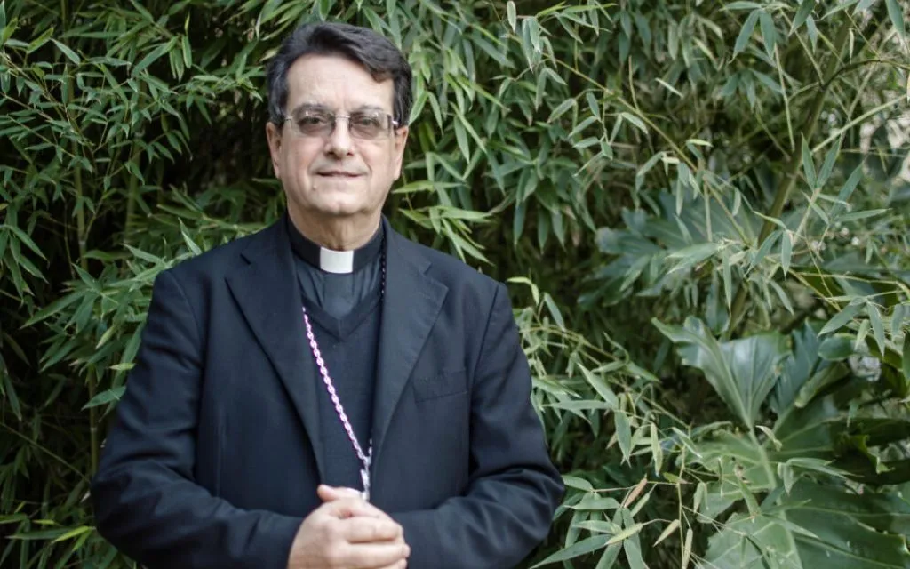 Fiducia supplicans: Obispo dice que “el diablo metió la cola” en bendiciones a parejas homosexuales