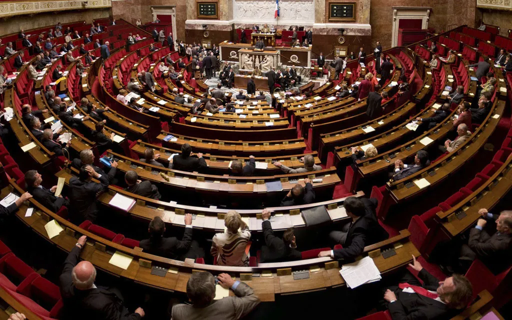 Francia se convierte en el primer país del mundo que incluye el “derecho” al aborto en su Constitución