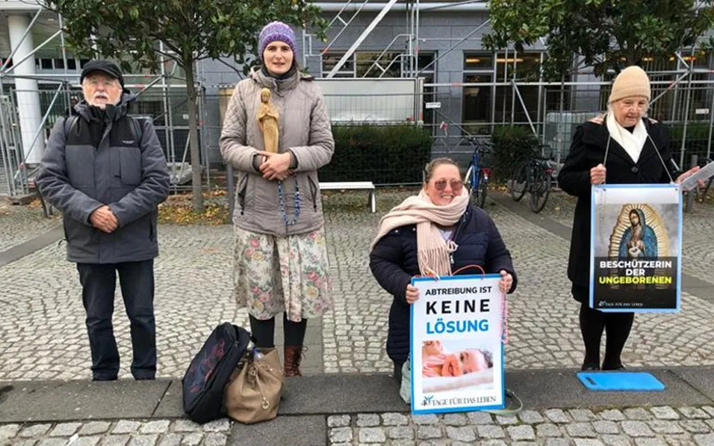 Denuncian ataque contra personas que rezaban pacíficamente por el fin del aborto en Alemania