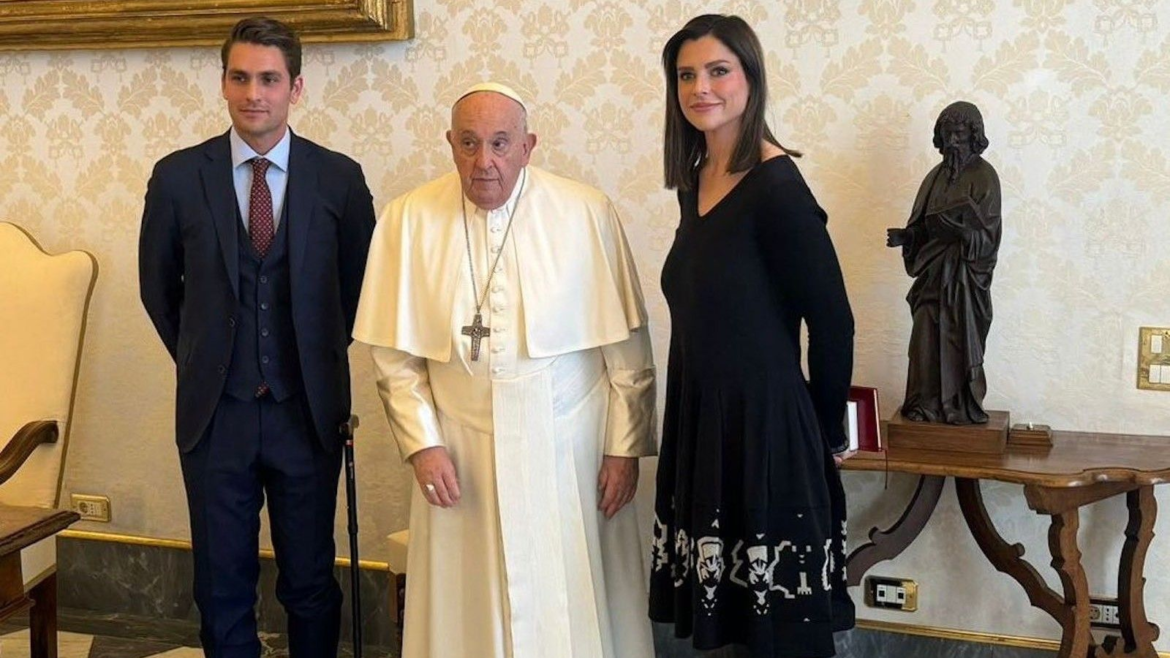 El Papa Francisco recibe a Olivia Maurel, atea y conocida activista contra los vientres de alquiler