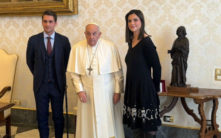 El Papa Francisco recibe a Olivia Maurel, atea y conocida activista contra los vientres de alquiler