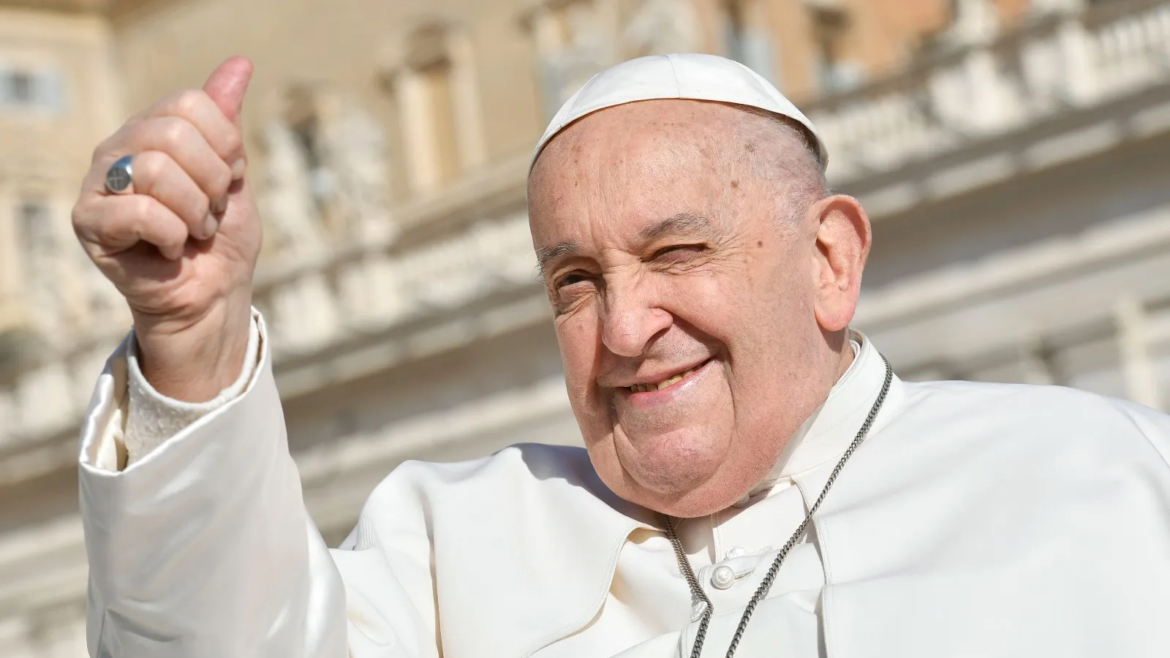 La divertida conversación entre el Papa Francisco y una anciana tras la Audiencia General