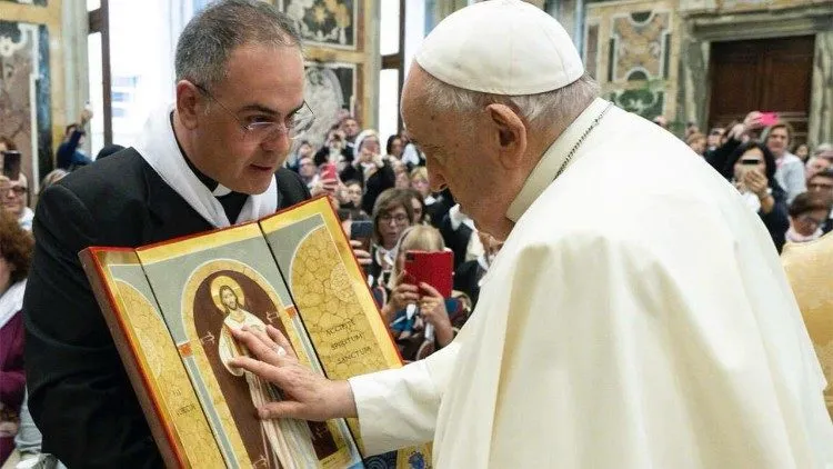 “Ícono de la Misericordia” bendecido por el Papa Francisco se embarca en un recorrido mundial hasta el Jubileo de 2033