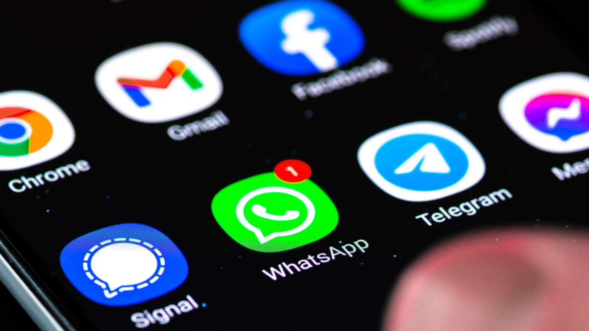 ACI Prensa lanza canales de WhatsApp y Telegram para mantenerte al día con las principales noticias católicas