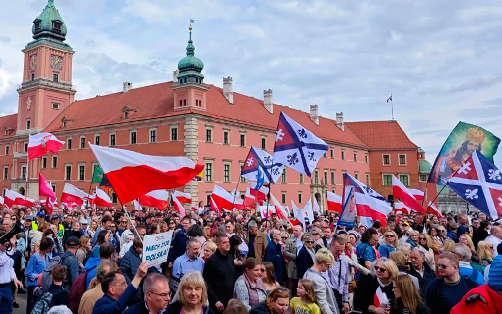 50.000 marchan por la vida ante la amenaza del aborto en Polonia