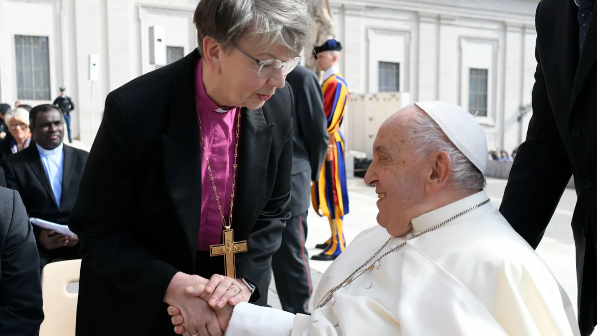 ¿Quién es la mujer “obispa” que saludó al Papa Francisco?