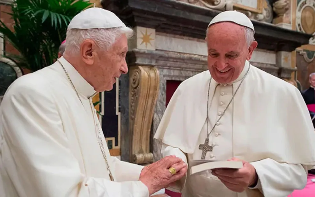 Papa Francisco: Benedicto XVI me defendió ante acusaciones “de que yo promovía el matrimonio homosexual”