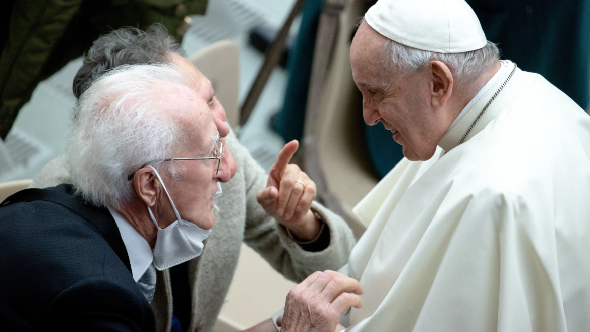 El Papa Francisco desafía la cultura del descarte: “Los ancianos no deben ser dejados solos, deben vivir en familia”