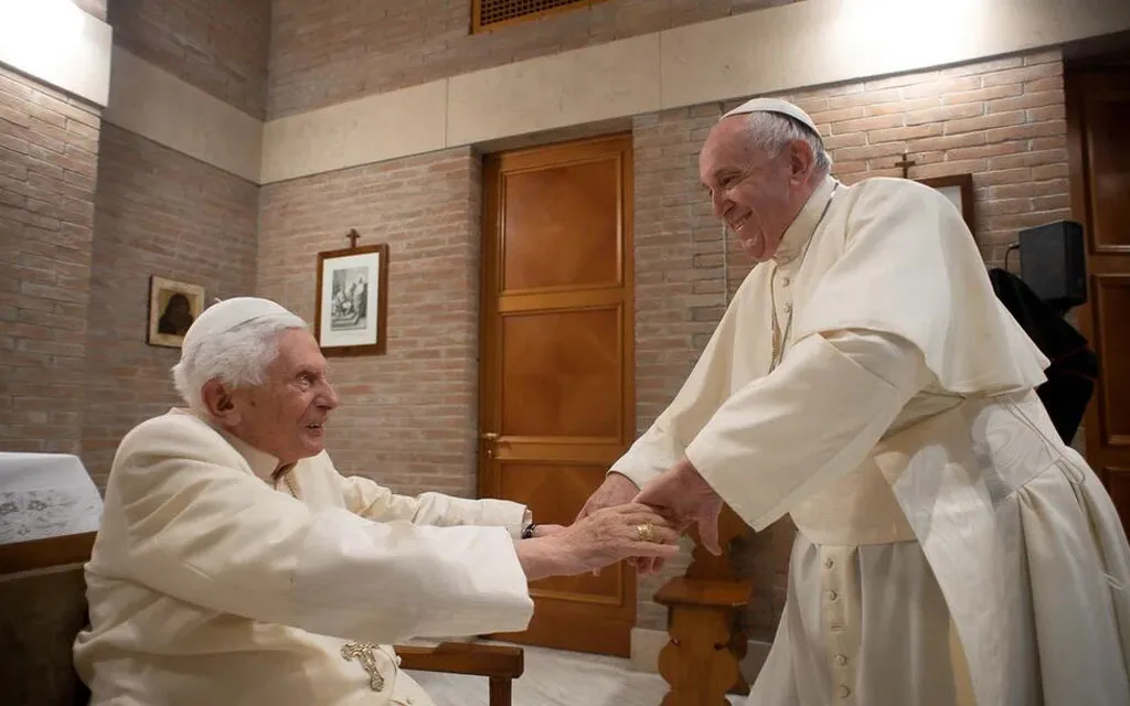 El Papa Francisco recuerda que quisieron usarlo para bloquear la elección de Benedicto XVI: “Era mi candidato”