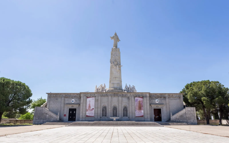 Réplica del Corazón de Jesús dinamitado en la Guerra Civil peregrina por España