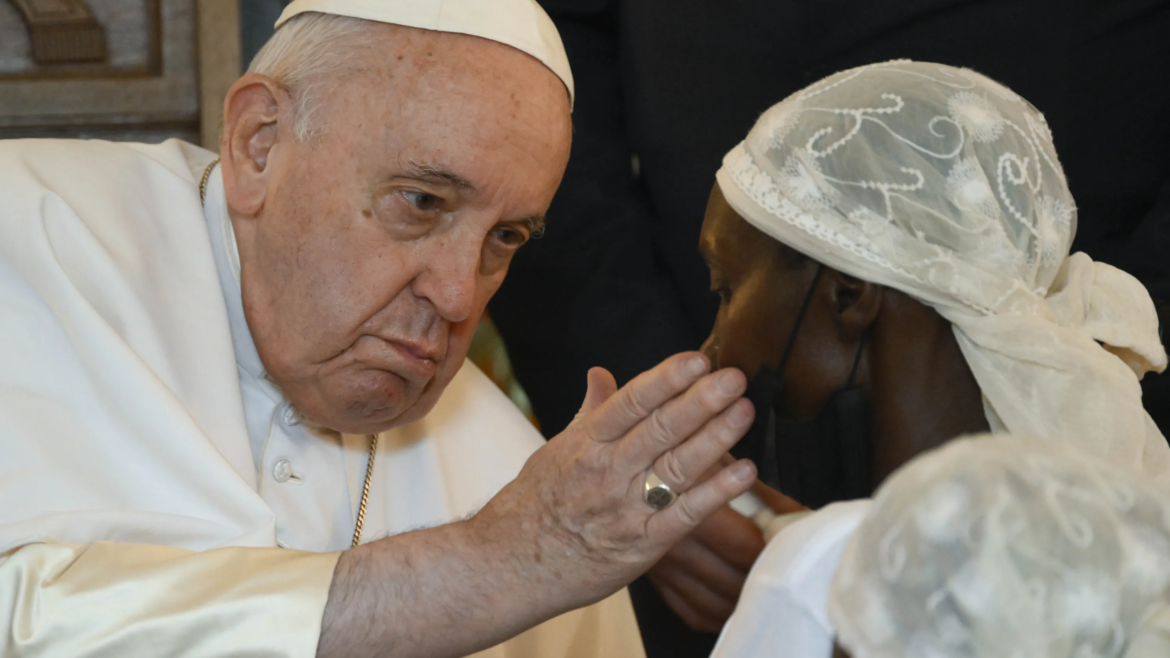 El Papa Francisco envía condolencias tras mortales atentados en RD Congo: “Fue un acto de odio ciego”