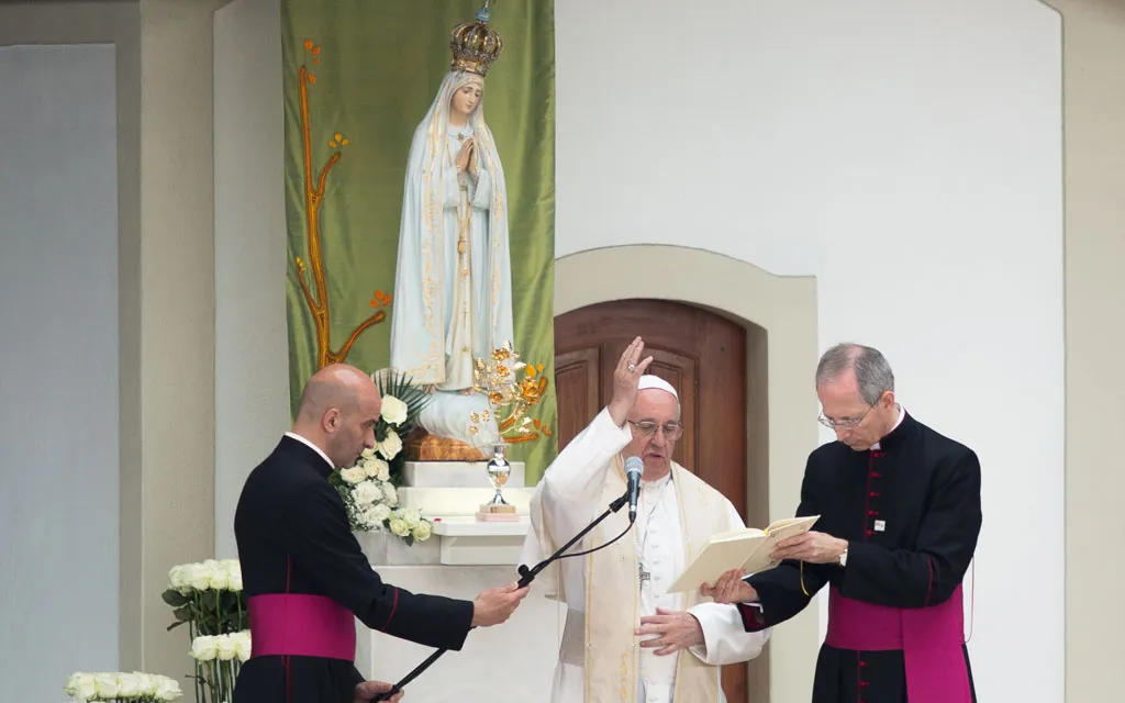 En el Día de la Madre el Papa Francisco confía a las mamás a la protección de la Virgen María