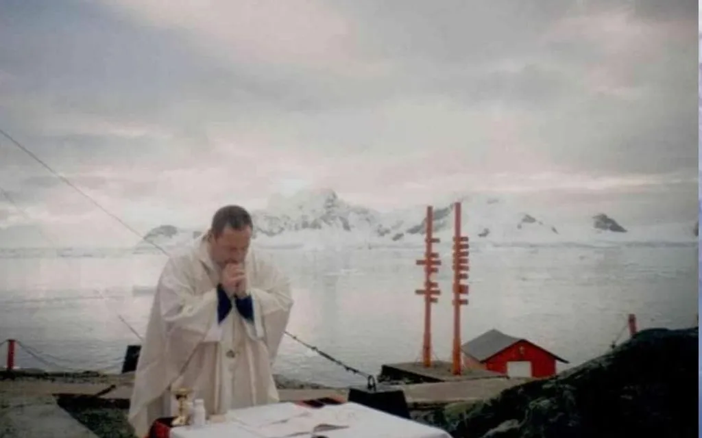 La Iglesia Católica presente en la Antártida para “mantener encendidos los corazones”