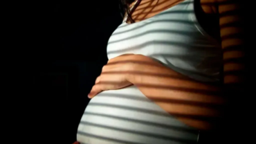 Gobierno de Petro no firma ley que ayuda a mujeres embarazadas porque no incluye a “hombres trans”