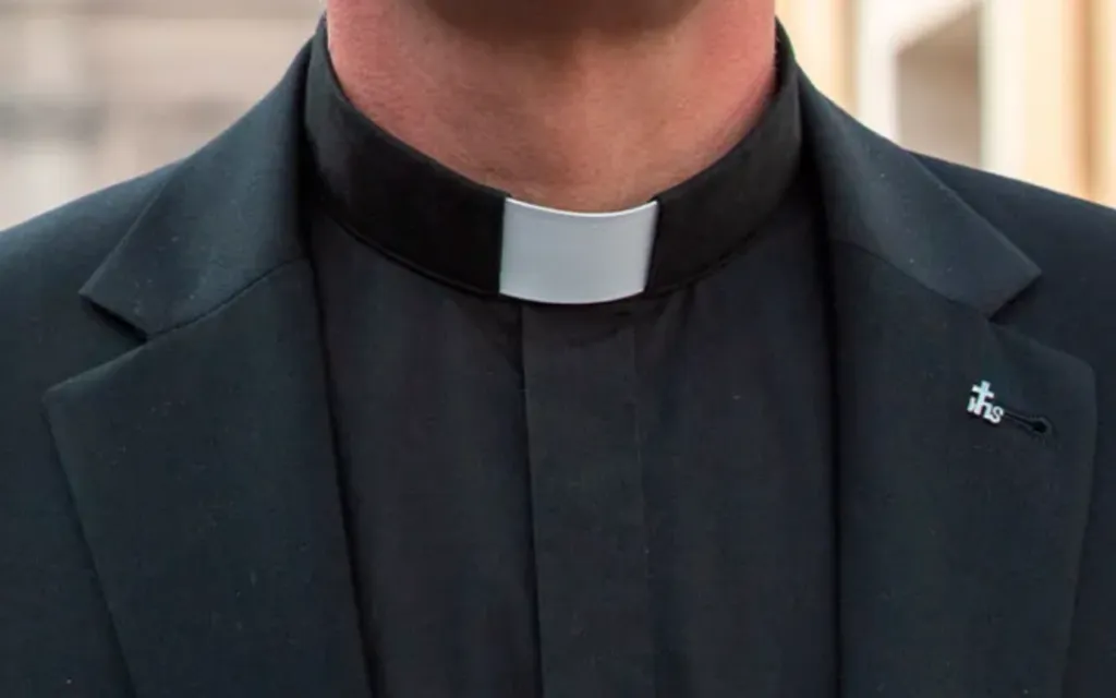 Compañía de Jesús alerta de sujeto que se “presenta falsamente como jesuita” en México