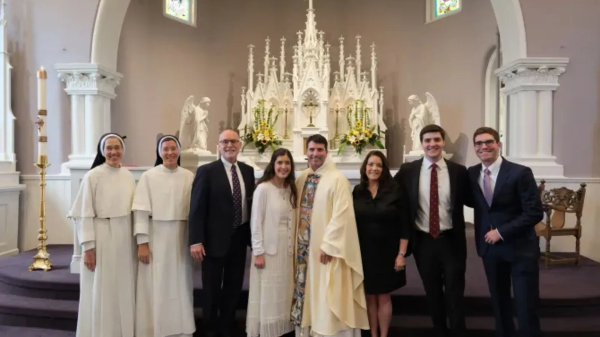 “¡Gracias a Dios!": La familia de un estudiante de Notre Dame se convirtió durante la Solemnidad de la Asunción