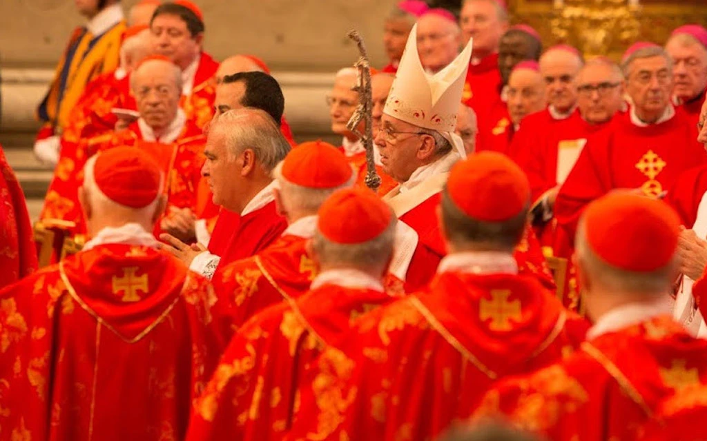 Papa Francisco recorta nuevamente el sueldo de los cardenales del Vaticano