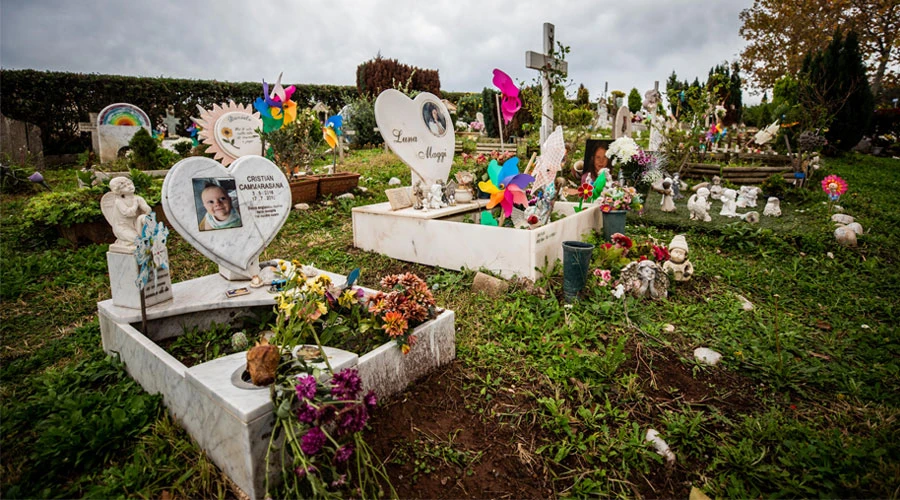 Fieles Difuntos: El Papa Francisco visitará el “Jardín de los Ángeles”, cementerio de niños no nacidos